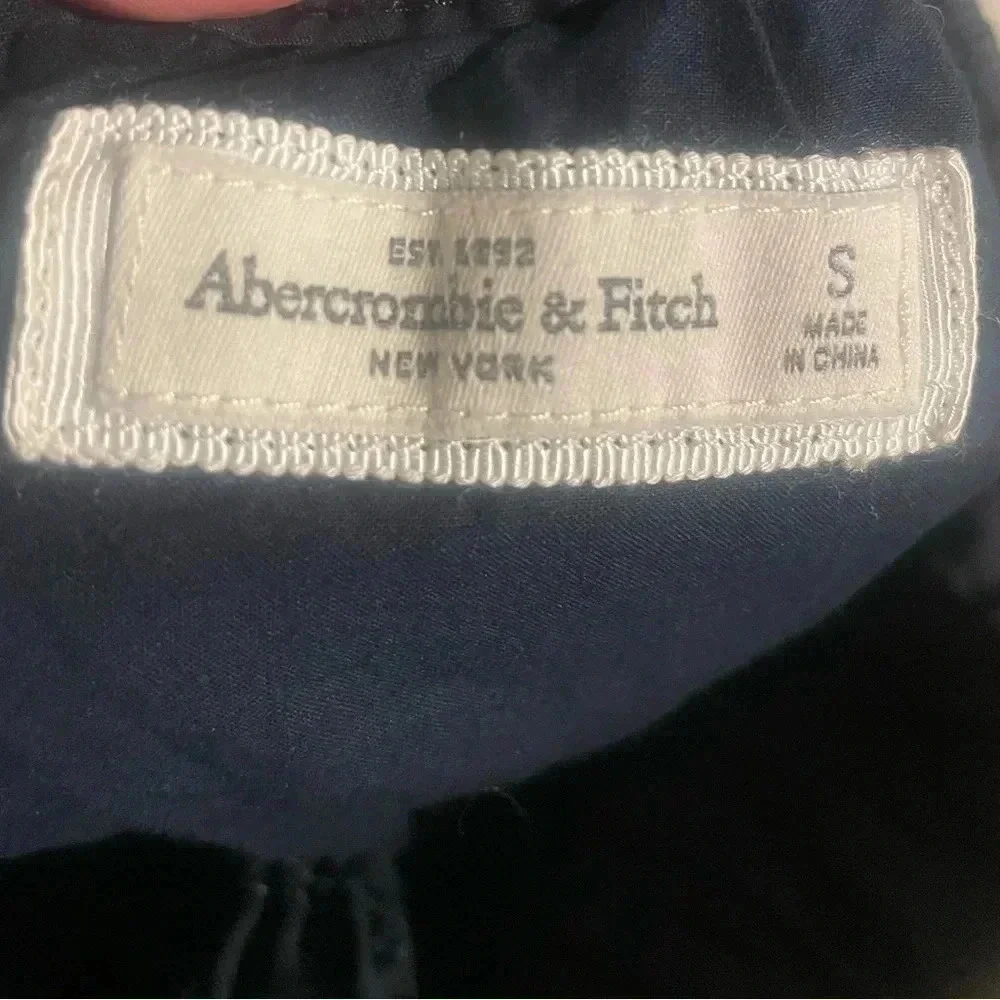 Abercrombie & Fitch Belted Mini Navy Blue Skirt & Hollister‎ pleated skirt Small